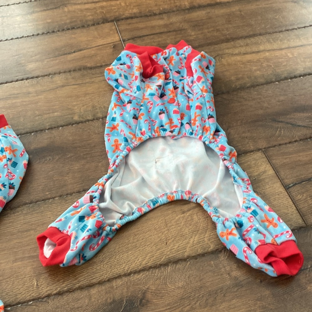FuzzYard Holiday PJs - Picture 3 of 6